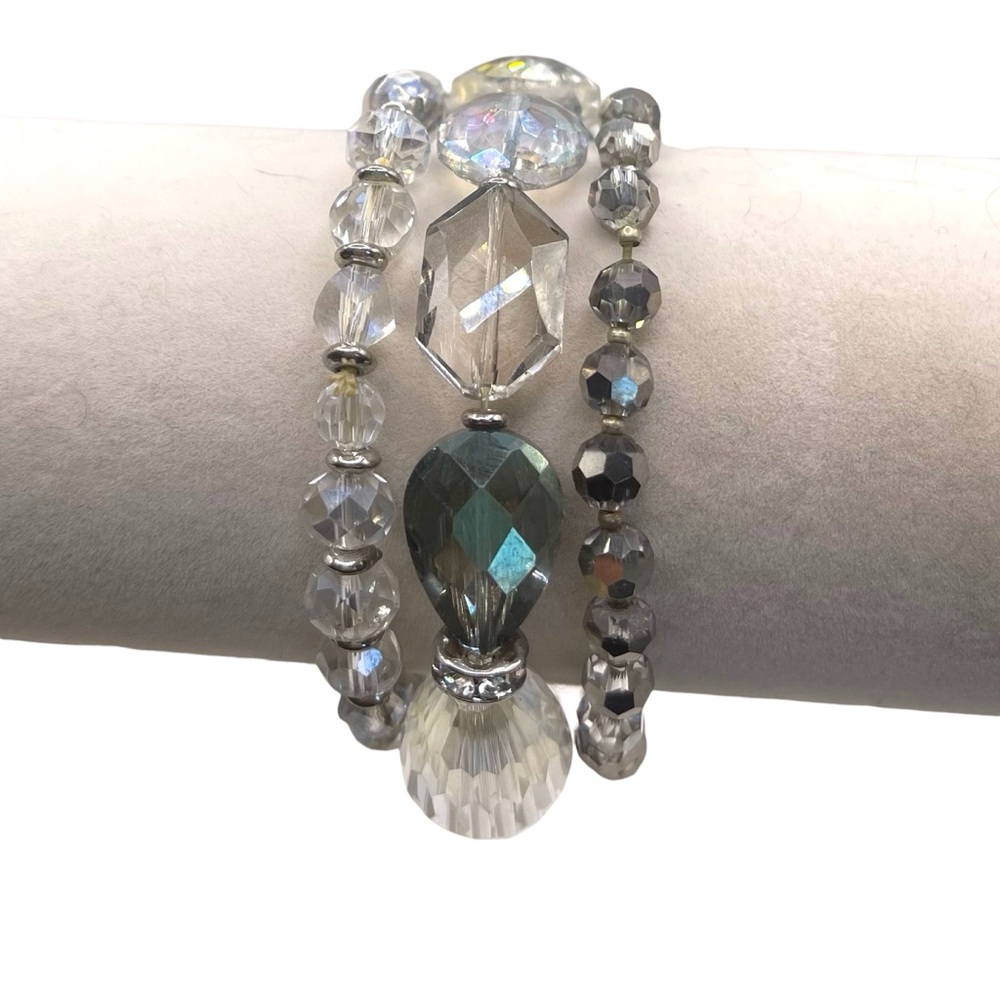 ❤️ Vintage Crystal x Acrylic Stretch Beaded Bracelet Trio in Iridescent - Picture 6 of 6